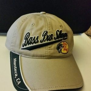 Very nice nwot Bass Pro in bordered baseball cap